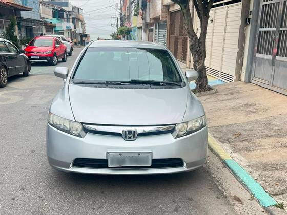 HONDA CIVIC 1.8 LXS 16V FLEX 4P AUTOMÁTICO HONDA CIVIC 1.8 LXS 16V FLEX 4P AUTOMÁTICO
